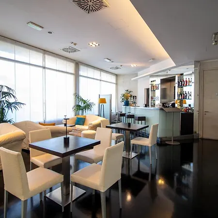 Hotel Cavour By Lvg Collection 4*